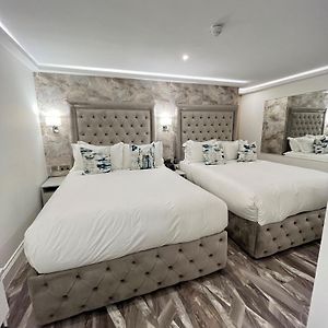 Twin Room Shower